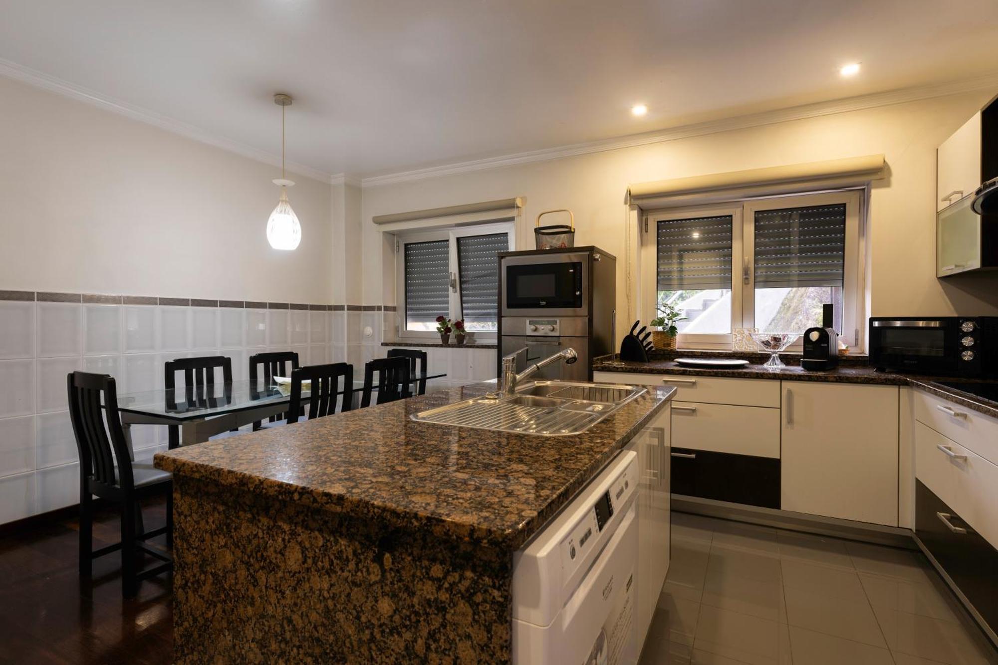 Casa de Férias Colina De Picoutos Moradia Com Piscina *